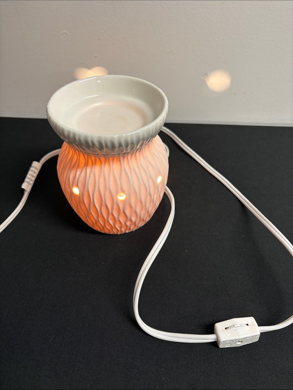 Textured Ceramic Electric Wax Warmer - White